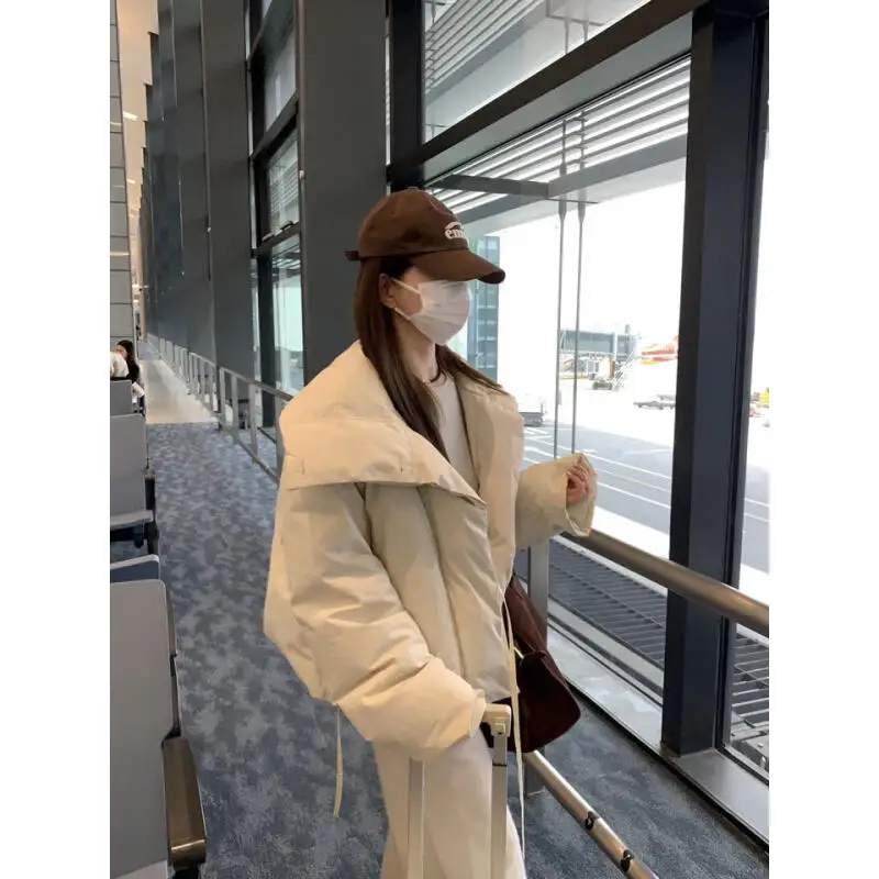 Chaqueta de pan de estilo corto Beige para mujer, chaqueta acolchada de algodón, abrigo de invierno corto para mantener el calor, solapa gruesa, Tops dulces de moda