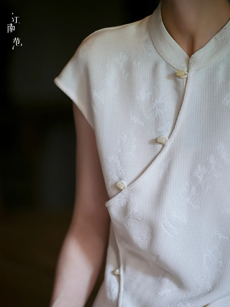 

Новая футболка Sle Jiangnan Flavor, легкая, национального стиля, новая дизайнерская модель, компактная, стандартного кроя, дышащая.