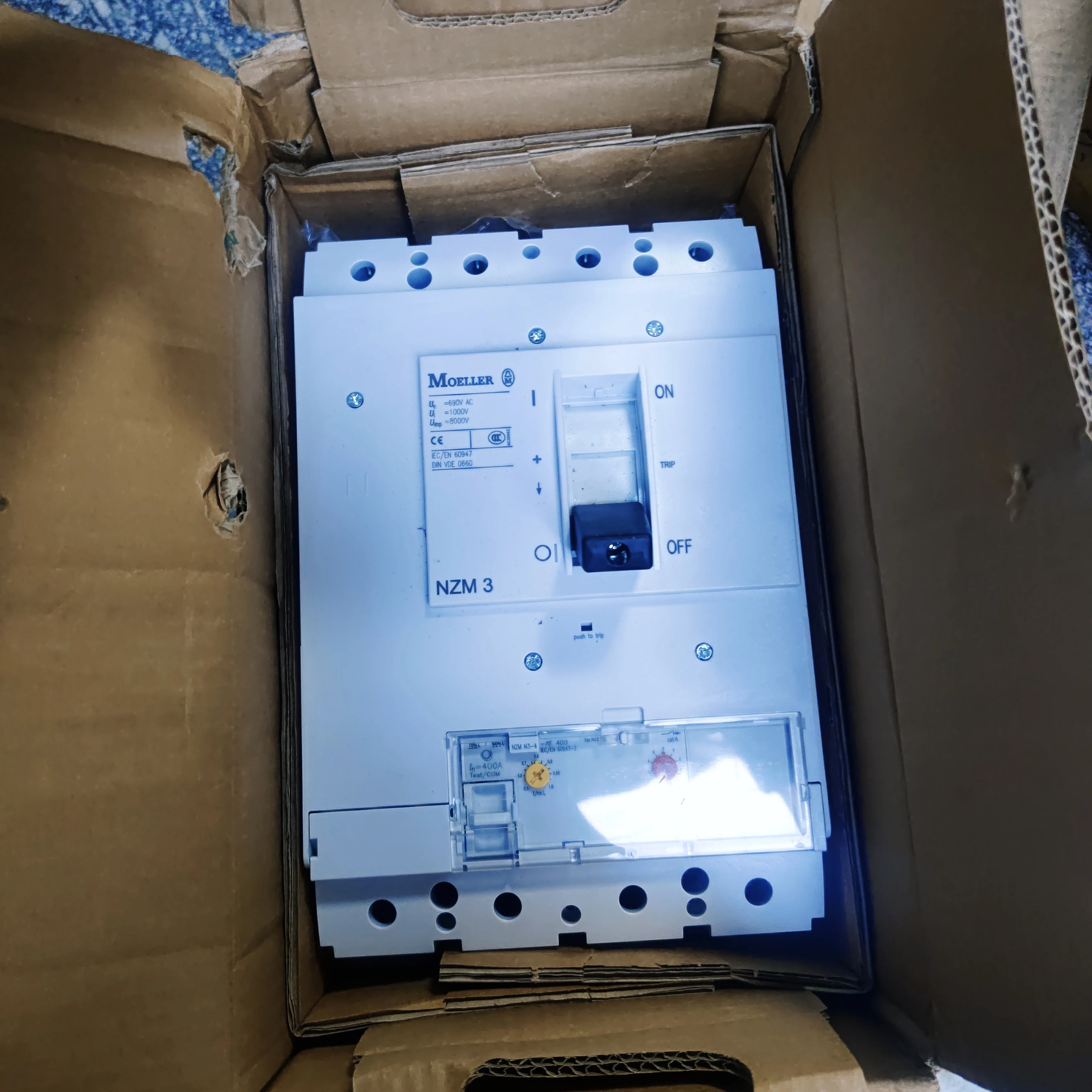 

MOELLER NZMN3-4-AE400