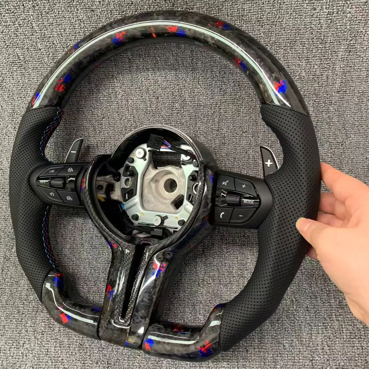 Blauer Geschmiedeter Carbon-Lenkradrahmen für BMW F10 M5 F30 M4 F82 M3 F80 M2 M1 M3 M6 X3m X5m X6m F02 F45 F32 Zubehör – Detail 3