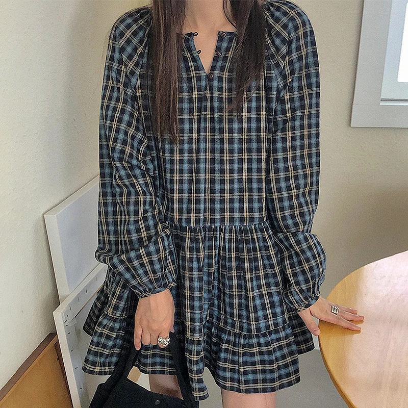 

Plaid Cake Dress with Pleats Loose and Flared Hemline Featuring Long Sleeves Dress Woman Tunic V-neck Dresses Casual Sundress