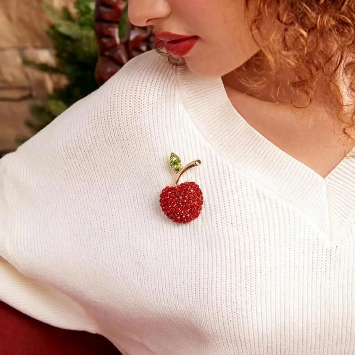 

Beaut&Berry Trendy Rhinestone Apple Brooches for Women Unisex Fruit Pins Casual Party Jewelry Accessories Gifts Decoration
