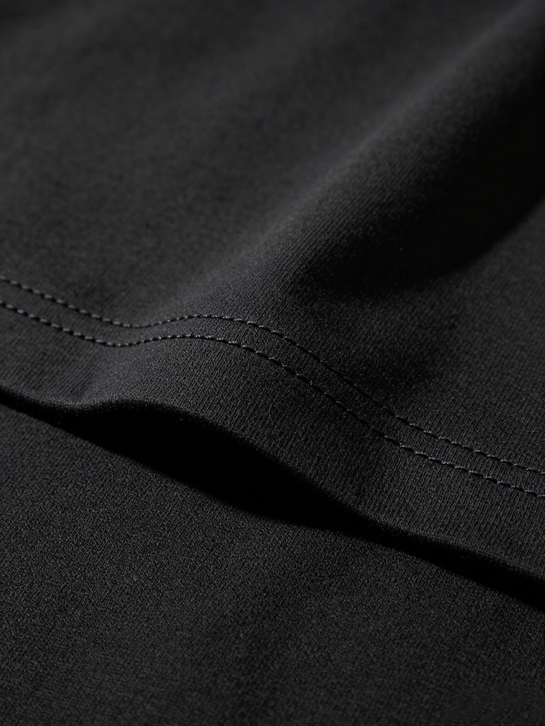 Black Round-neck Short-sleeved T-shirt with A Classic Japanese SHOEI Motorcycle Racing Helmetthe view 4