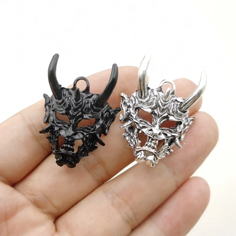 2 Pcs/Lot 29*37mm Exquisite Gothic Ghost Mask Classic Vintage Punk Hip-hop Rock DIY Jewelry Horror Jewelry Accessories