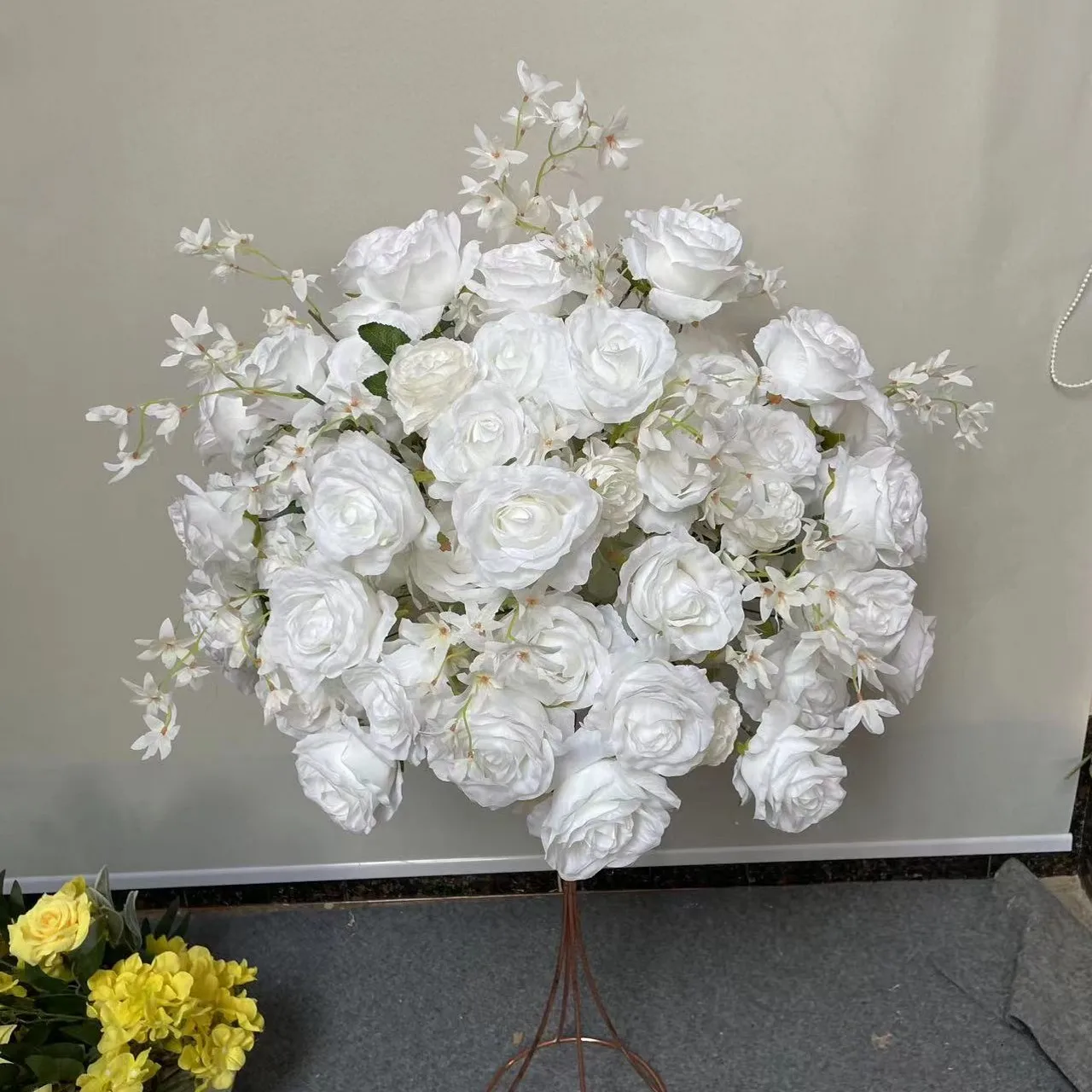 Luxury Customized White Artificial Flower Ball Wedding Decoration Table Centerpiece Road Lead Floral Ball Window Display Decor