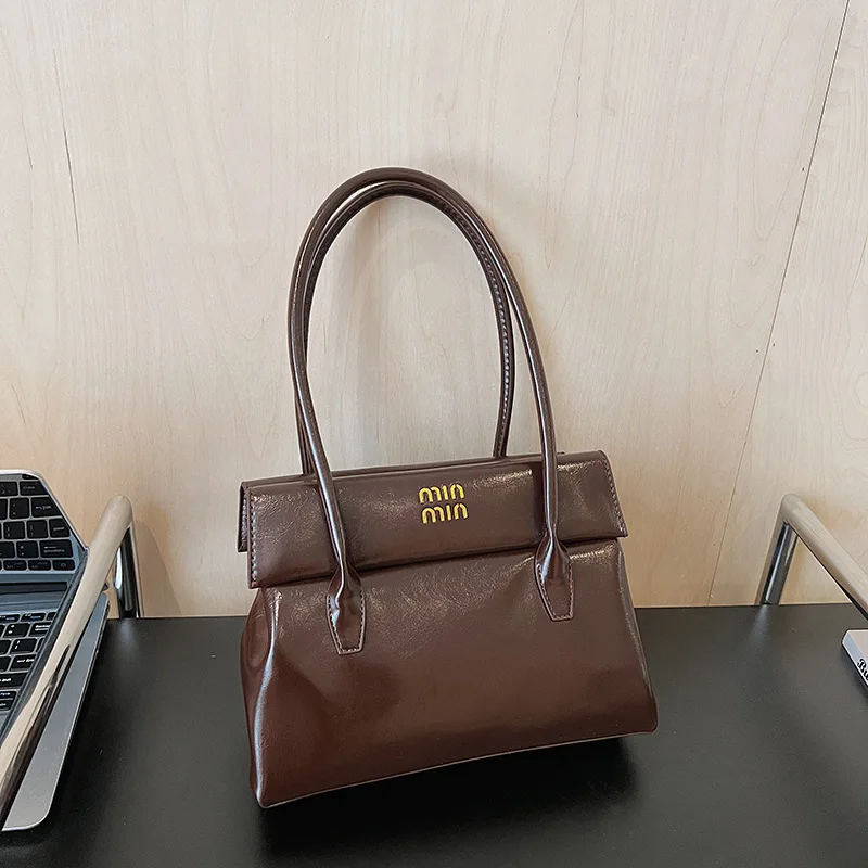 

Distressed Leather Tote Bag for Women Vintage Large Capacity Top Handle Shoulder Bag for Work Premium Quality CommuterSpacious