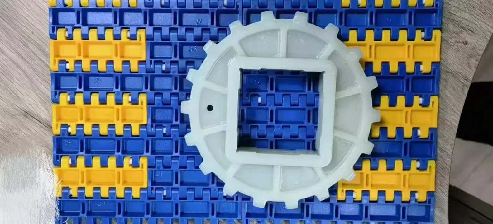 Sabuk Konveyor Bergelombang Sabuk Jaring Modular Rantai Jaring Plastik Modular