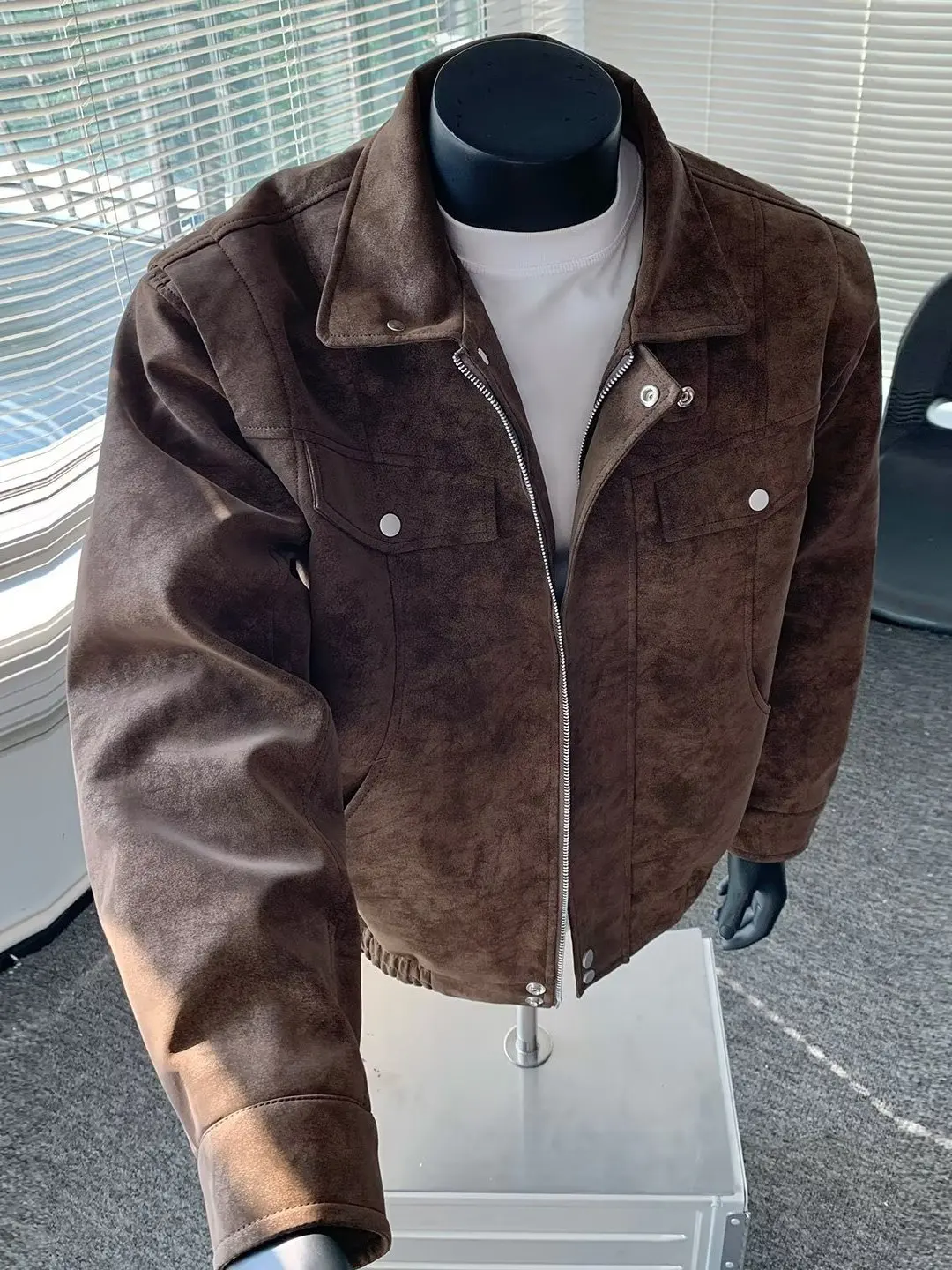 

2025 New Men's American Retro PU Leather Jaet Motorcycle Sle Trendy Streetwear Outerwear Windproof Long Sve Zipper Clo...