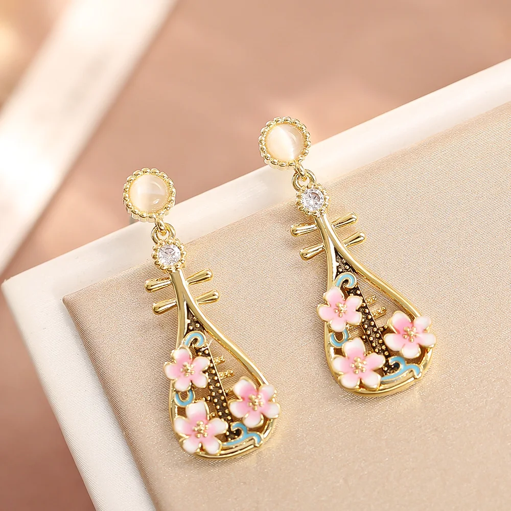 

Fashionable and Exquisite Pipa Peach Blossom Earrings Retro Glaze Flower Earrings Niche Light Luxury Design Unique Earrings