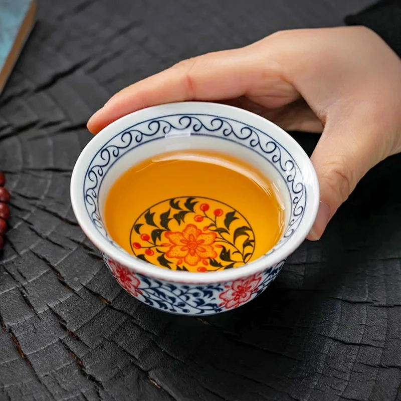  Twisted Lotus Handheld Cup Kung Fu Tea Cup Blue and White Underglaze Red Hand-painted Master Cup 