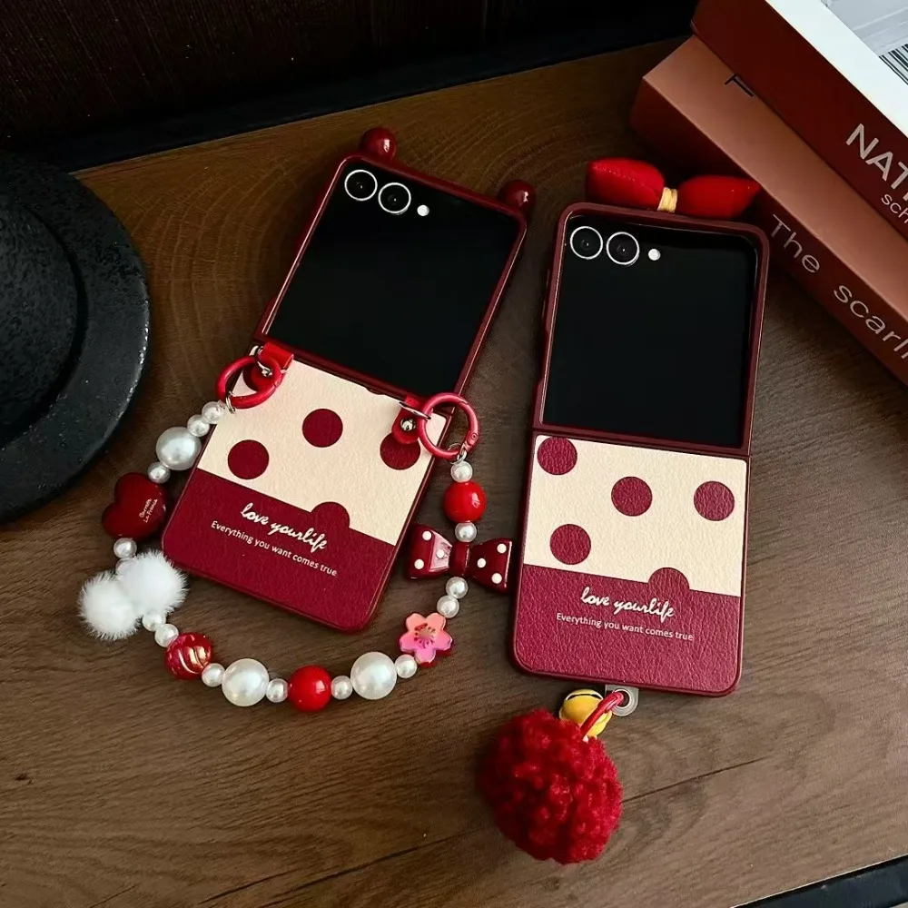 Luxus Kristall Red Point Pelz Perle Strap Handgelenk Leder Telefon Fall Für Samsung Galaxy Z Flip 7, 6, 5, 4, 3, Verhindern verlust Schützen Abdeckung