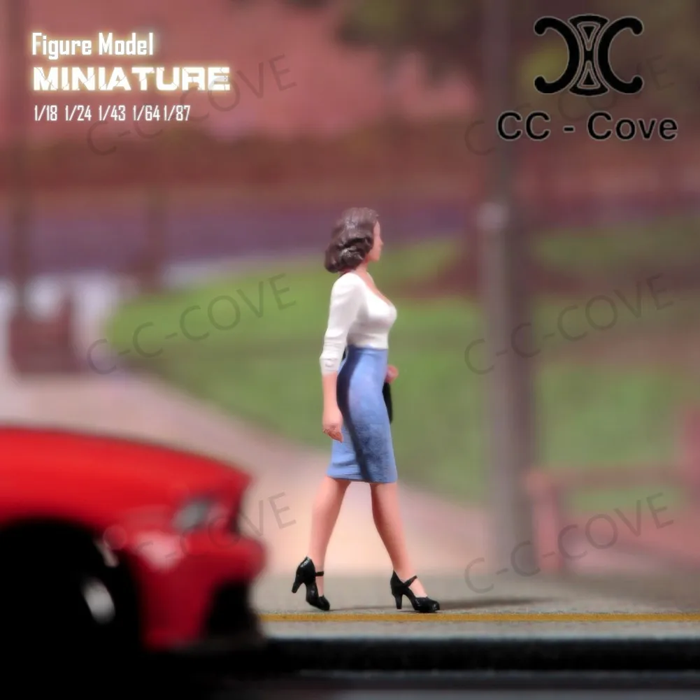 رسمت المنمنمات1/18 1/24 1/43 1/64 1/87 فتاة فكرية ترتدي الأزرق الورك المعانقة تنورة نموذج لجسم اللعب عرض الديكور