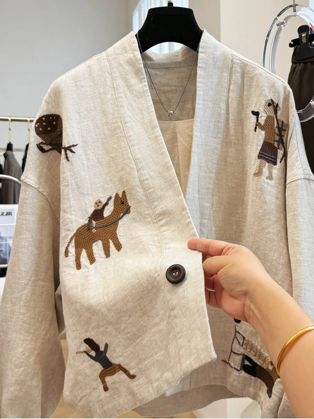 معطف قصير بتصميم عصري مع تطريز ثقيل وياقة على شكل V وأزرار أمامية، مناسب للربيع والخريف، أزياء خارجية للجنسين