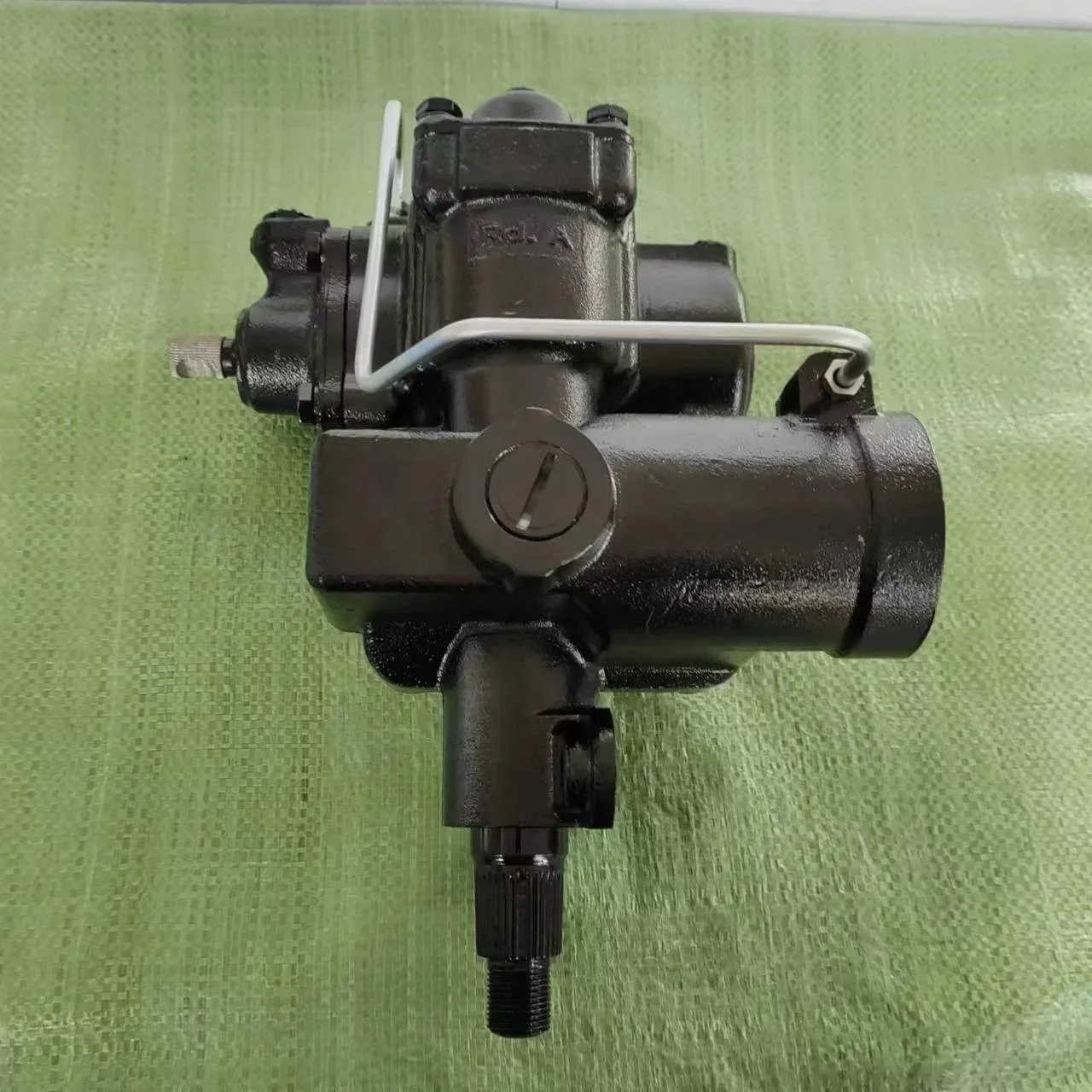 

TLF QAF500040 QAF50012 STC2845 STC8684E STC888 QAF500110 STC2846 STC8685 Steering Gear Box Assembly for