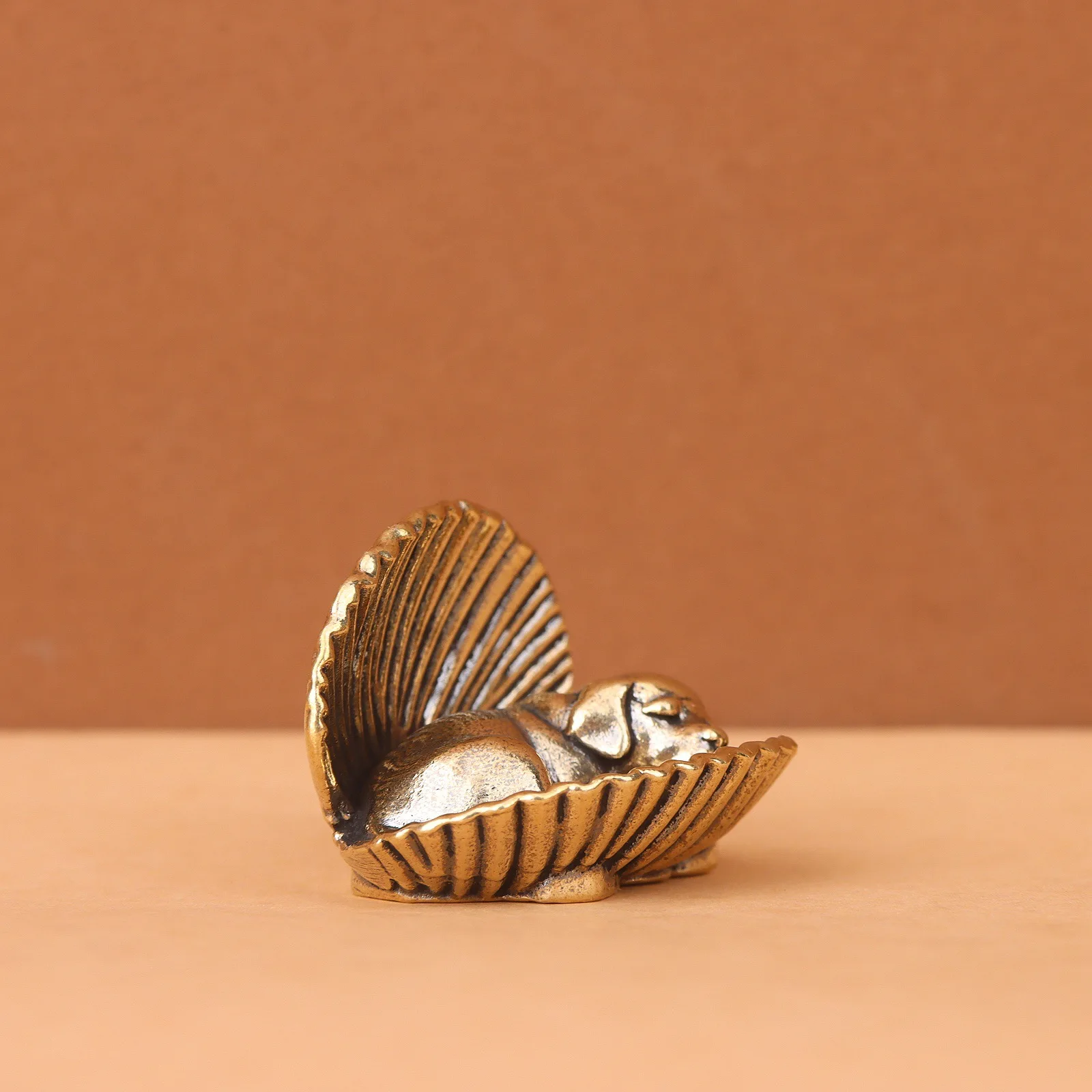 Brass Copper Bronze Creative Shell Sleeping Dog Desktop Ornament Home Decoration Craft m412