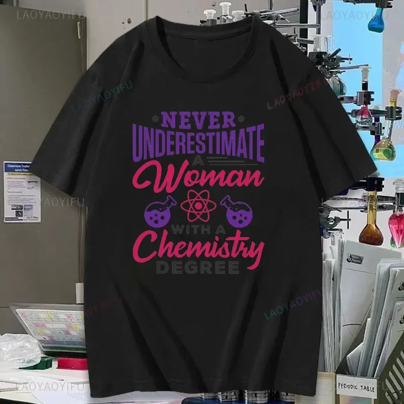 Never Underestimate A Womne Xith A Chemistry Degree Printed T-shirt Summer Fashion High Quality Cotton Short-sleev Camisetas