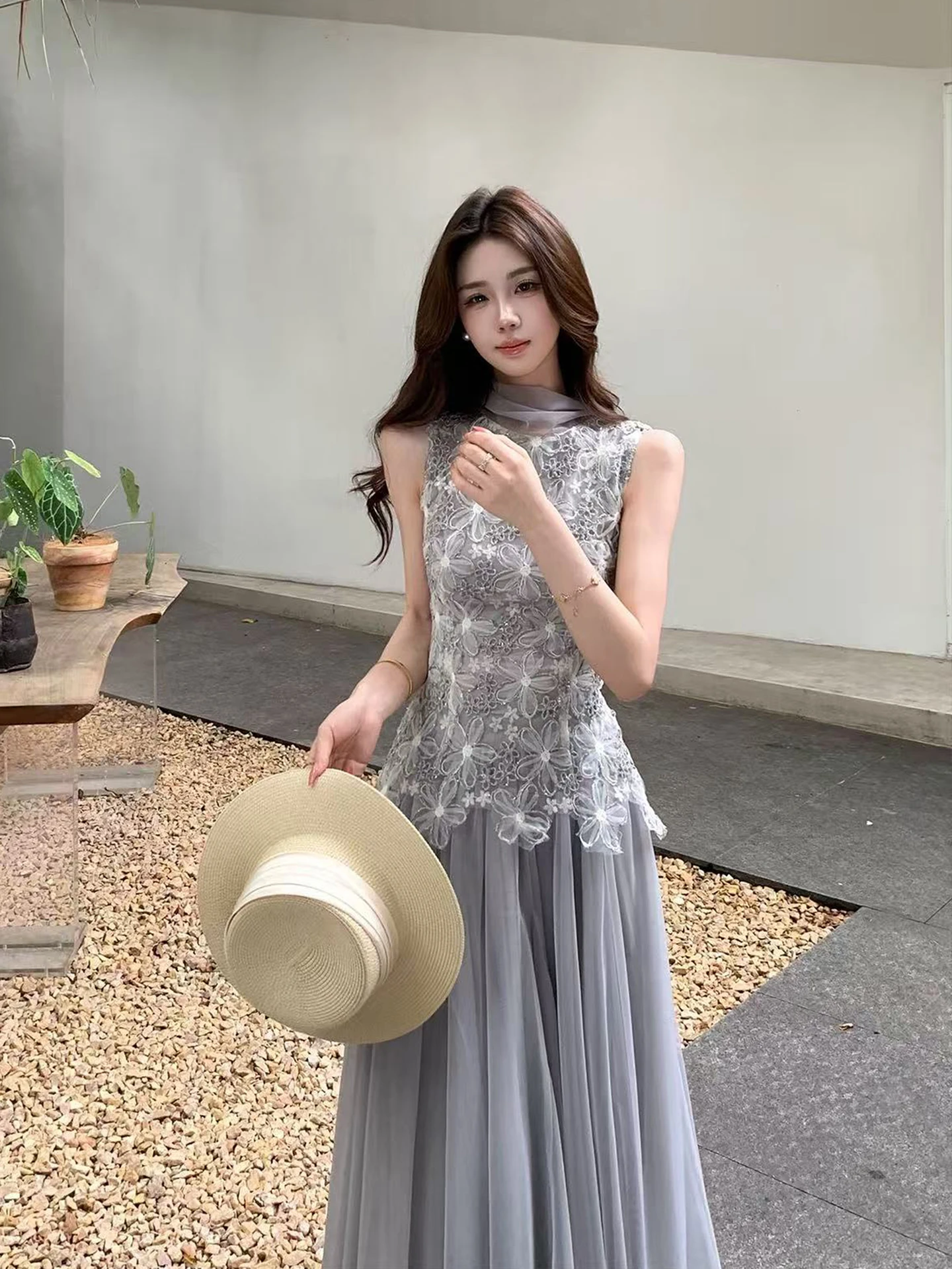 

3D Petal Lace Top And Skirt Set Women's High Waist Mesh Half Skirt Two Piece Set Summer New Design Sensation Fashionable