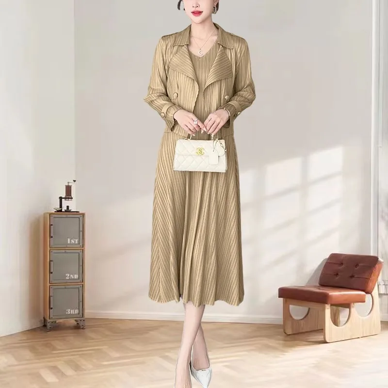 

Miyake плиссированный костюм с юбкой, женский осенний костюм 202, новинка осени, тонкая простая майка для пожилых людей, юбка, куртка из 2 предметов, свободная одежда больших размеров