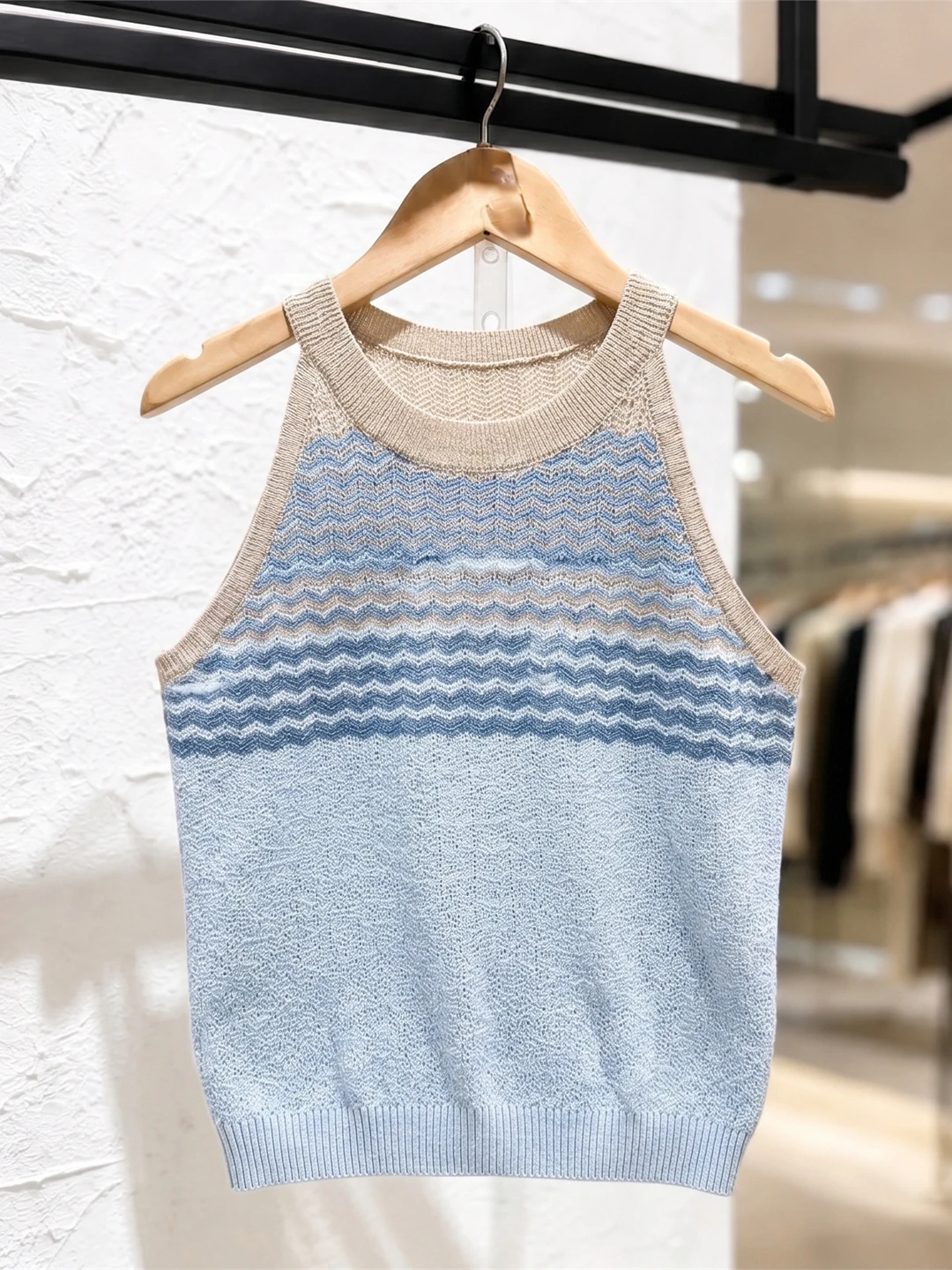 

Korean Style Ice Silk Knitted Vest Wave Stripe Color Block Sleeveless Unique Design Summer Top Women's Fashion Straight Cut
