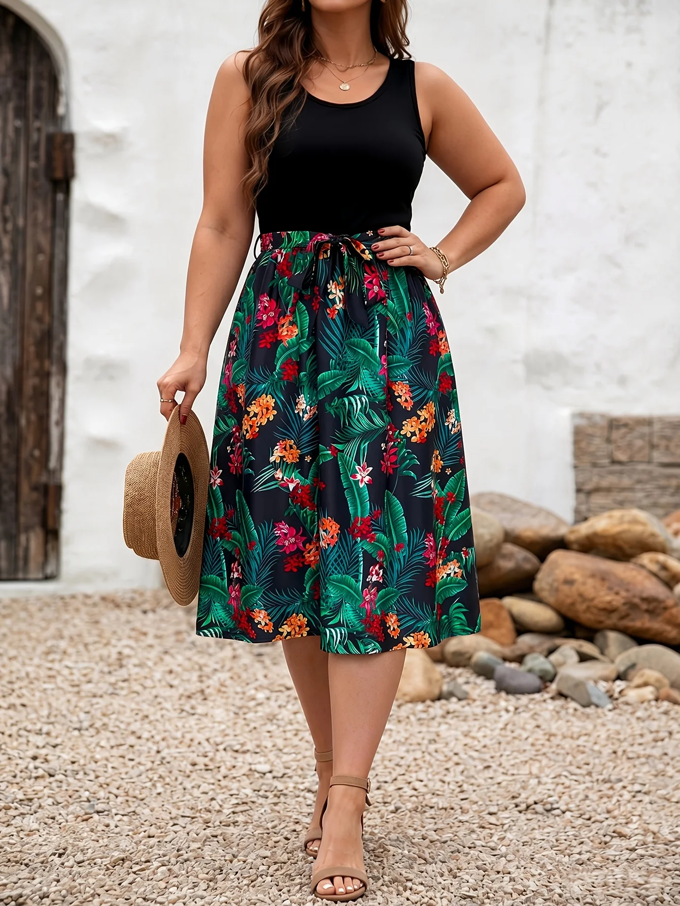Plus-Size-Midikleid mit Blatt- und Blumenmuster, ärmelloses A-Linien-Sommerkleid mit Rundhalsausschnitt und selbstbindender Taille, Urlaubskleid für kurvige Frauen – Detail 2
