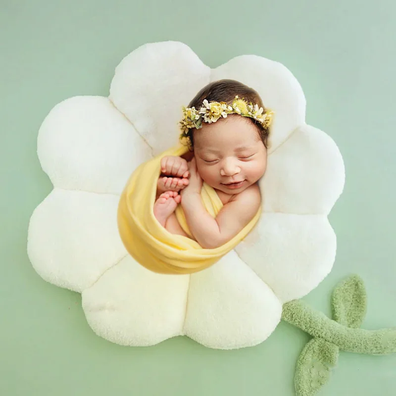 2023Newborn photography props baby full moon photos flower shaped pillows creative hundred day photos studio art photos