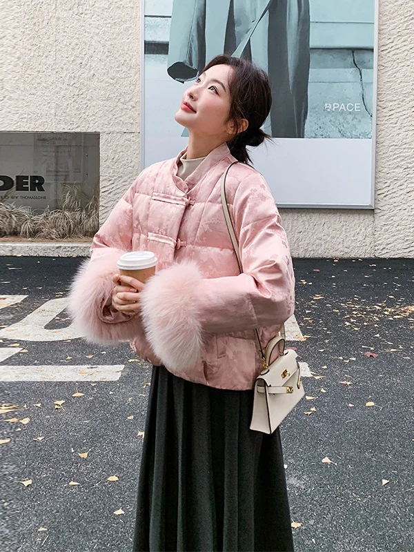 

New Chinese Sle ort Fluffy Sve down Jaet Women's Faionable Beautiful Pink Floing Winter Coat Warm Thiened Body