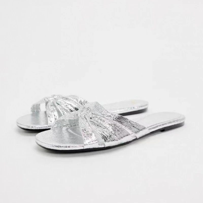 2024 Letnie pลaskie kapcie damskie Luxury Silver Diamond Knot Decoration Outdoor Beach Shoes for Lady Open Toe Brand Design Slide