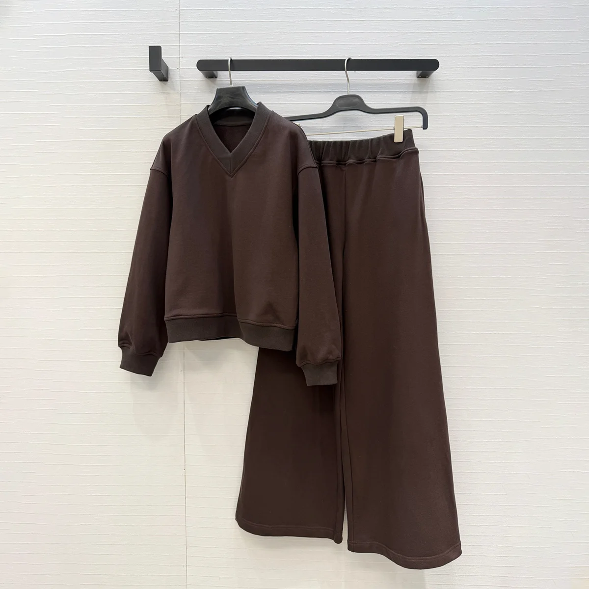 2026 High quality women's V-neck short hoodie wide leg pants two-piece set--185261