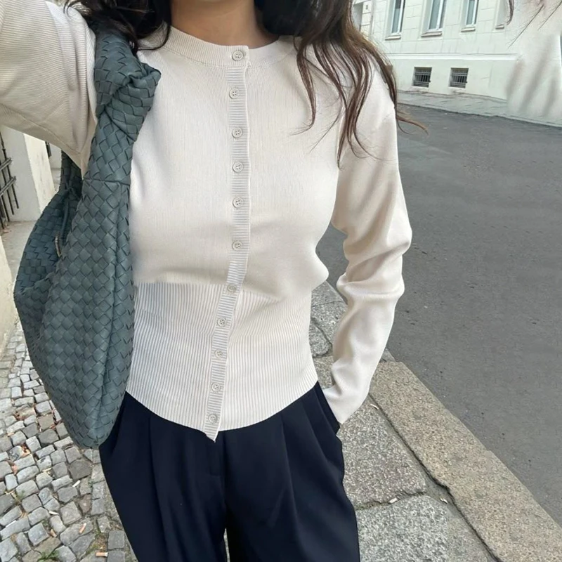 

TARUXY Long Sleeved Button Knit Cardigan Women's Casual Round Neck Slim Coat Autumn New Fashion Commuting Party Outfits Female