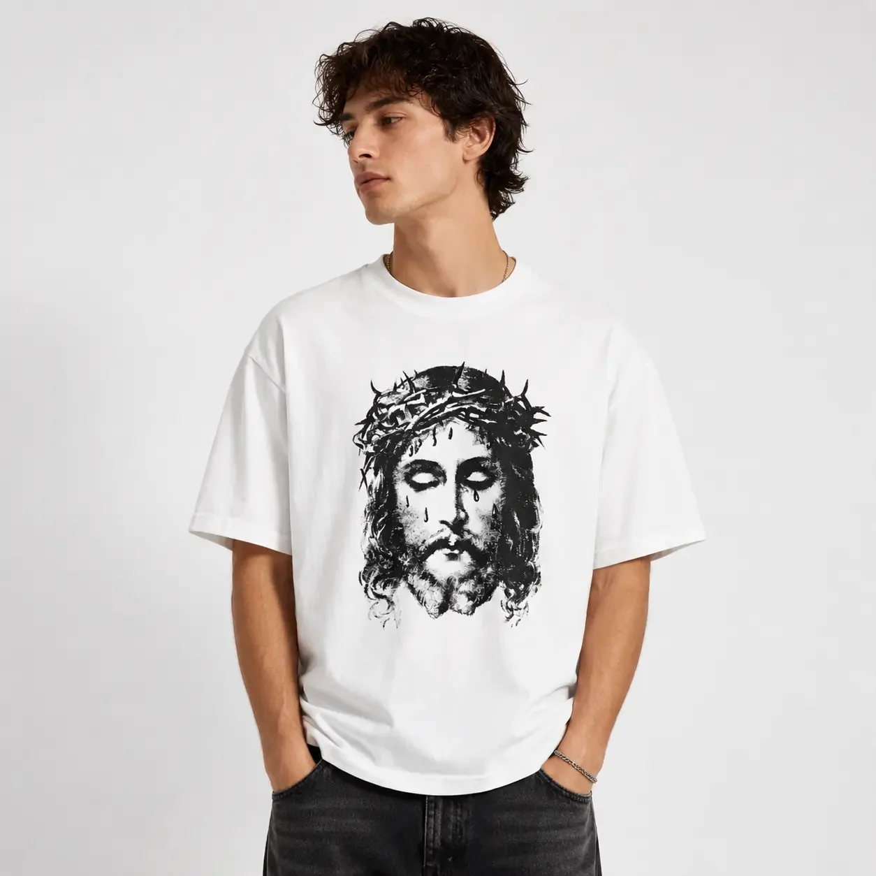 Vintage Distressed Crown Of Thorns Portrait Graphic T-Shirt, Retro Religious Art White Oversized Casual Streetwear Short Sleeve Tee