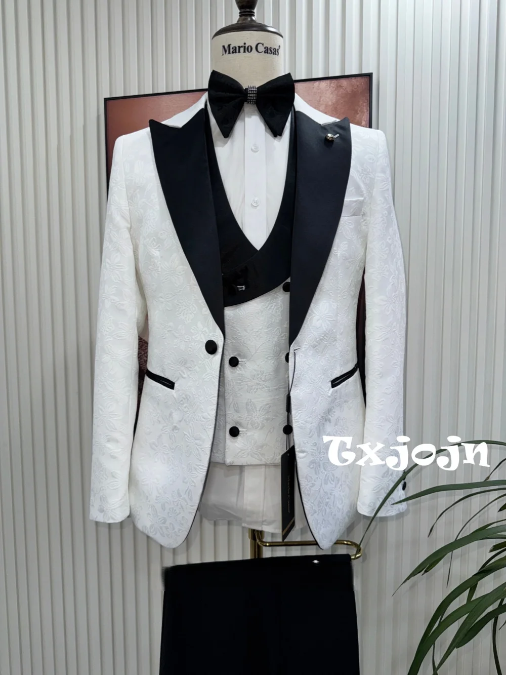 

Hot Sale Men's White Slim Fit Suits 3 Pieces Party Prom Wear New Jacquard Long Sleeve Tuxedo For Men Business Banquet Outfit