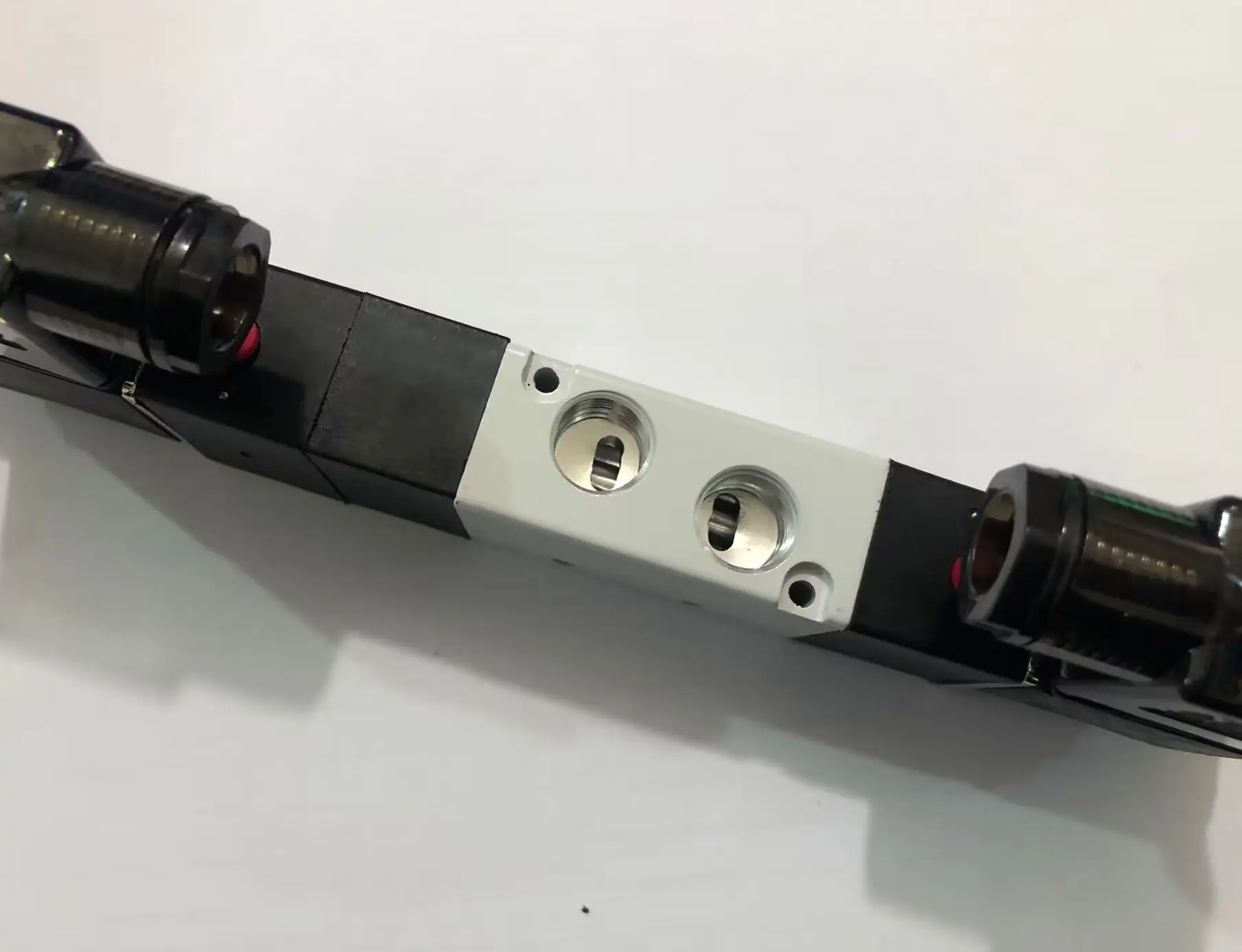 1/4\'\' Ports 4V230-08 4V230C-08 4V230E-08 3 Position 5 Way Air Solenoid Valve DC12V,DC24V or AC110V AC220V