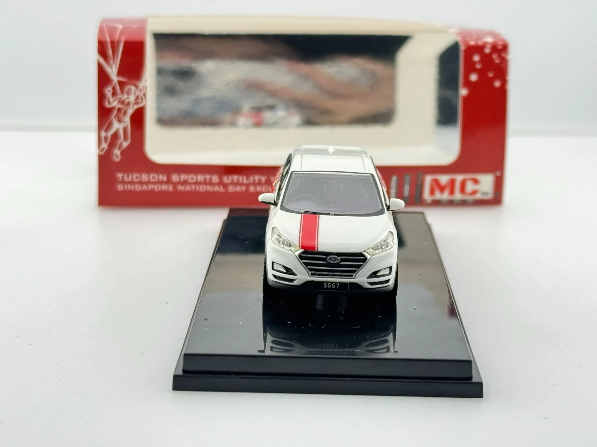 Moulé sous pression MC 1/64 échelle singapour fête nationale spécial sport utilitaire voiture résine modèle de voiture jouet à collectionner cadeau Souvenir affichage