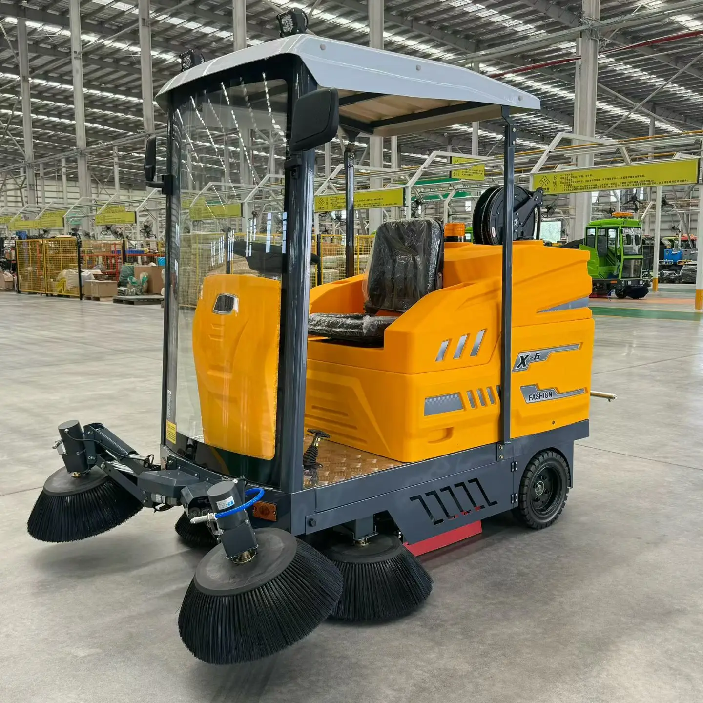 Multi-function Ride On Road Sweeper Semi Closed Cabin Four Side Brushes Electric Cleaning Sweeping Vehicle