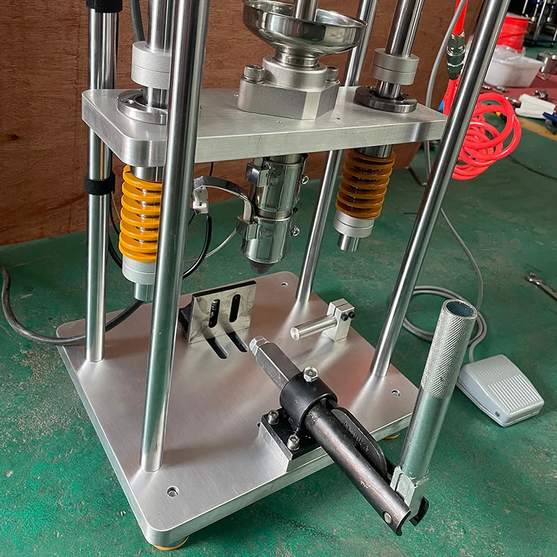 20g Mini Vertical Injection Molding Machine For Plastic Injection Molding Pressure is 300kg Temperature 350β strengthen style