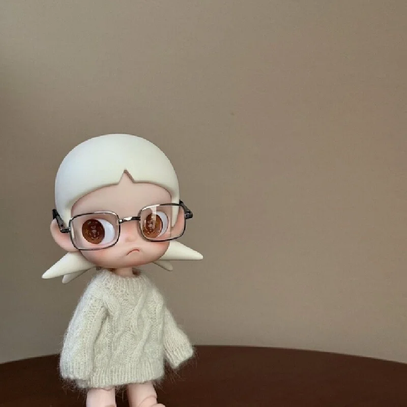 Only clothes no dolls for Zsiga the clothes are cool. Sister Gazi yearns for a cute outfit set with a white sweater and glasses - Detail 1