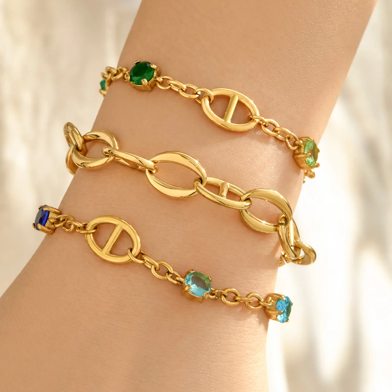 Zierliches Edelstahl-Kettenarmband, 18k vergoldete Armbänder, Schweinsnase-Charm-Armband, farbige Zirkon-Armbänder für Damen – Detail 2