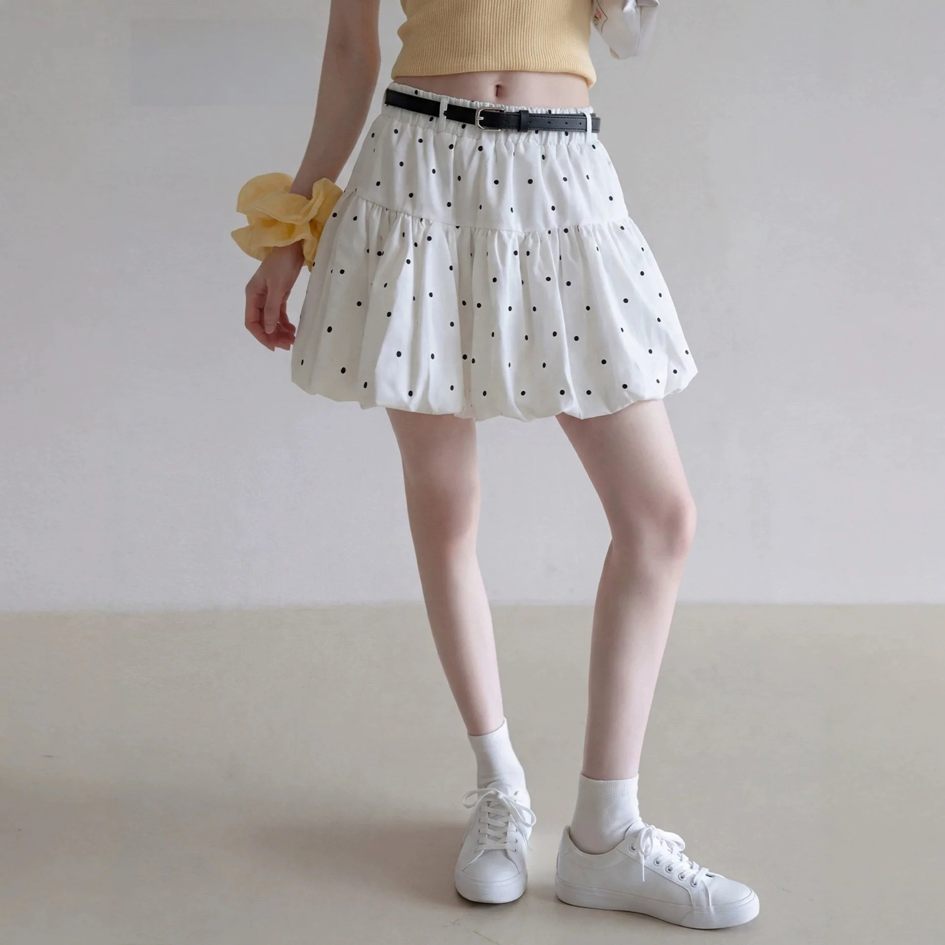 White Retro Polka Dot Flower Bud Short Skirt for Women in Summer, High Waist A-Line, Slimming and Fluffy Half Body Bubble Skirt