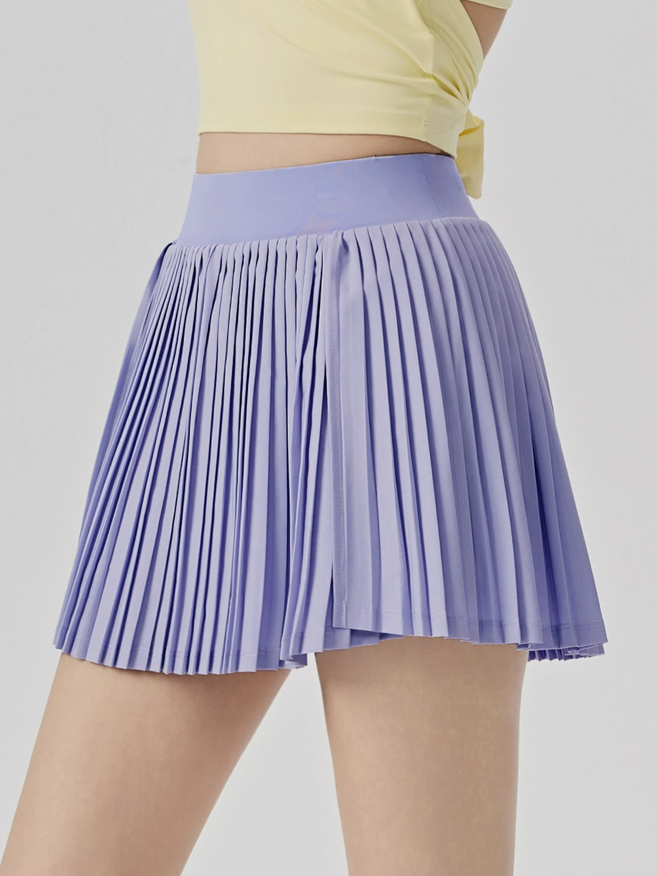 Pleated tennis skirt, high-waisted sports golf skirt, fine pressed pleats, A-line silhouette, built-in shorts, split hem.