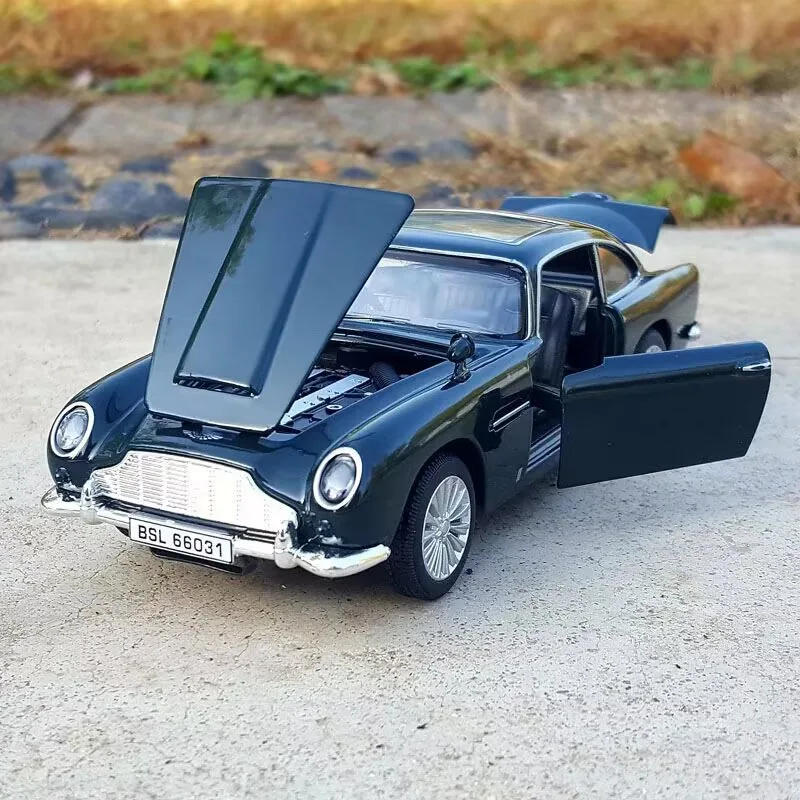 

1:32 DB5 Alloy Classic Sports Car Model Diecasts Metal Retro Car Vehicles Model Simulation Sound Light Collection Kids Toys Gift