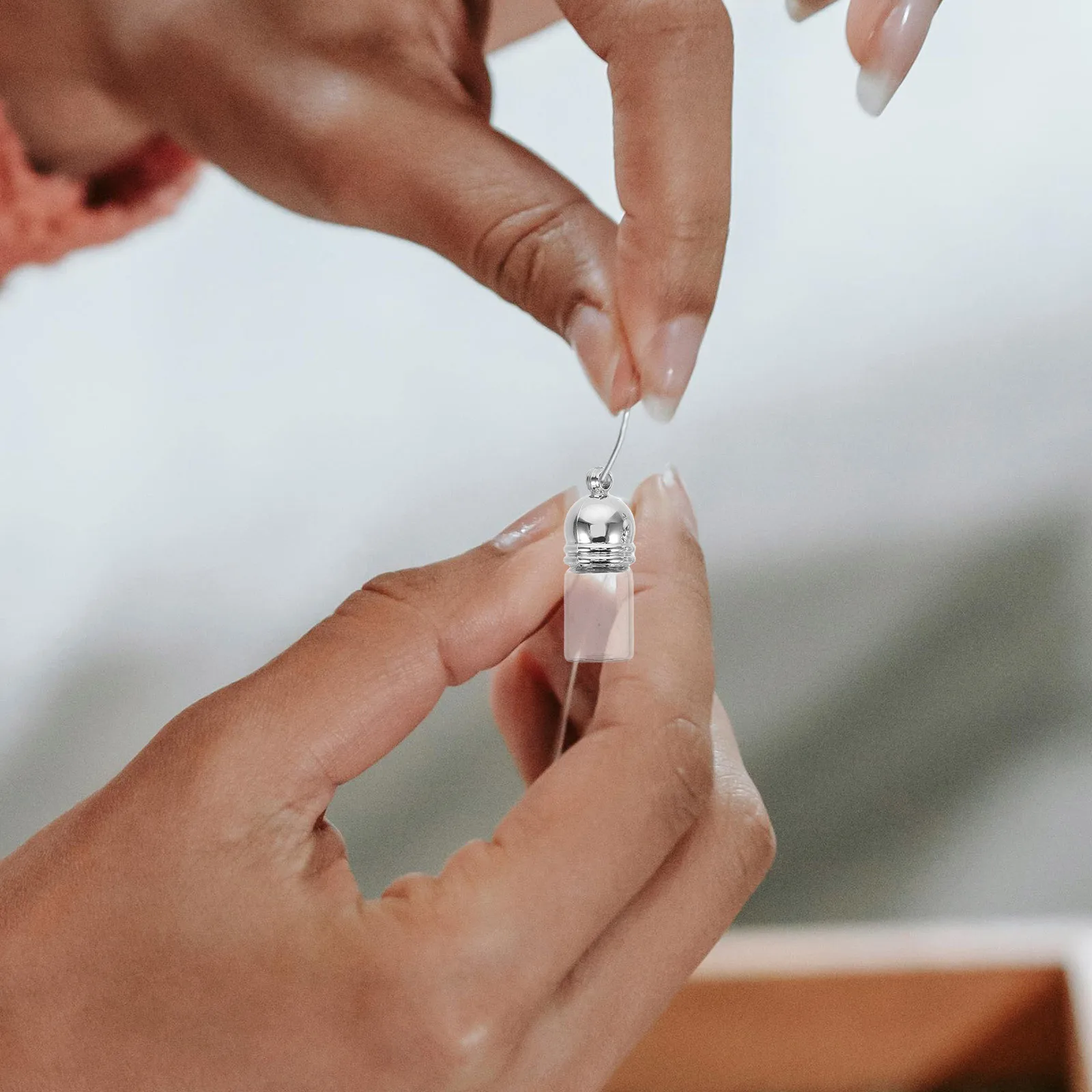 

12Pcs Mini Glass Wish Bottle Pendant Transparent Fillable Vial Essential Oil Storage Aromatherapy Charm Necklace Bag Keychain