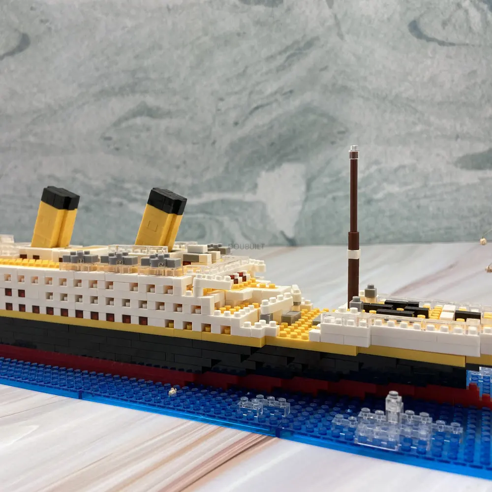 Duobuilt LED Iceberg Titanic Cruise Ship Micro Mini Building Block Construstion Plastic Model Bricks Children Toys Fast Delivery