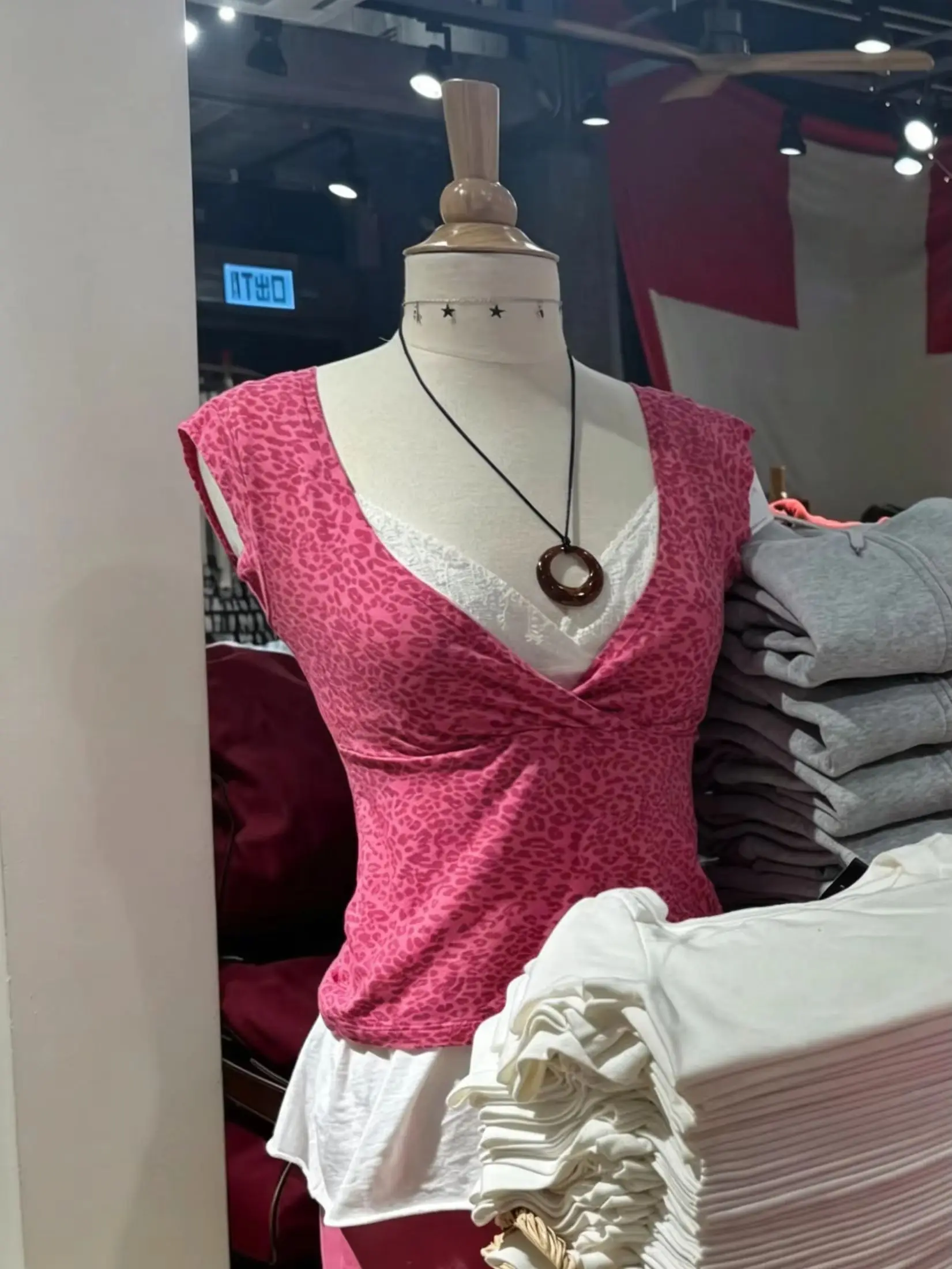 New Rose Red Slim Crop Top Woman Sexy V-neck Short Sleeve Cotton Cropped T-shirt Solid Casual Simple Sweet All-match Tee Tops image 3