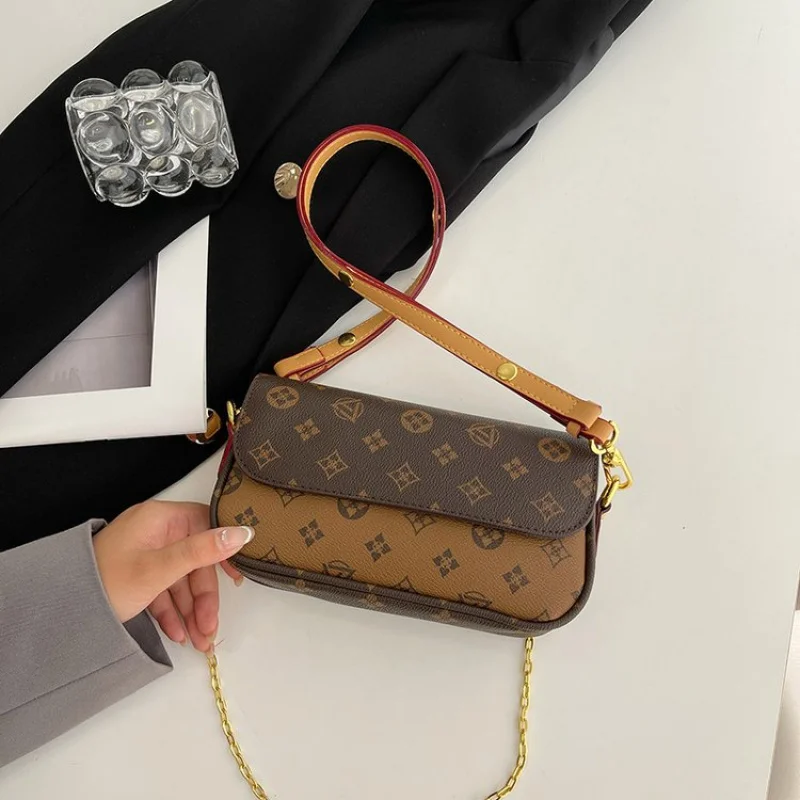 

High-End Women's Messenger Bag Made Of Soft Leather Boasting Trendy Commuter Design And Paris Chic Look​