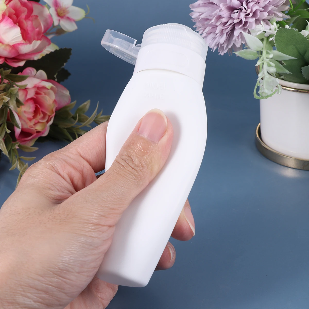 

4pcs Cosmetics Bottle Portable Travel Toiletry Holder Safe Silicone Material Lightweight Durable Wide Mouth Easy Clean Shampoo