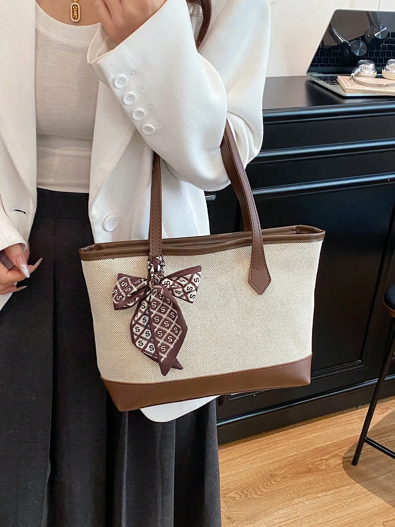 European And American Cross-Border Fashionable Women's Large Capacity Handbag New Stylish Niche Texture Shoulder Bag Tote Bag Spacious Interior
