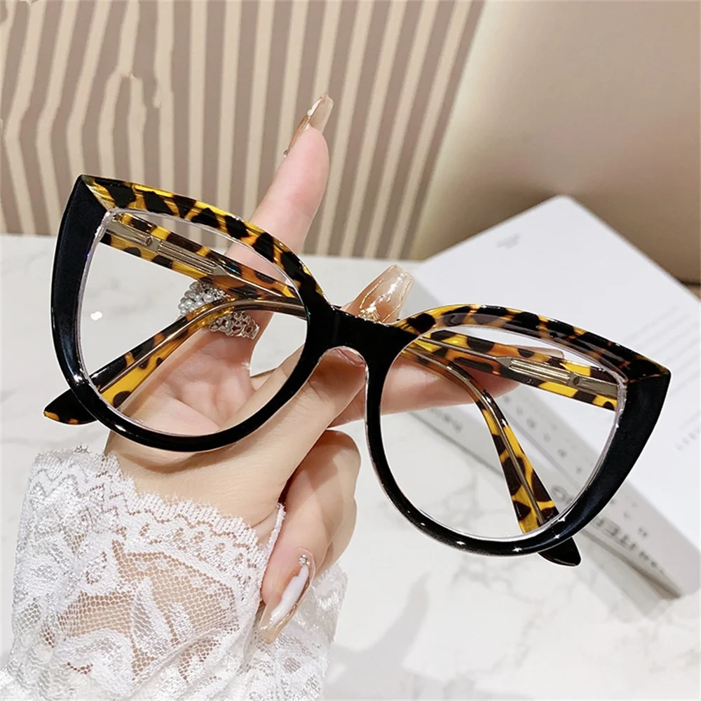 Chic Cat-Eye Blue Light Blocking Glasses, Retro Tortoiseshell Design, Full-Rim PC Frame, Fashionable Computer Eyewear for Women
