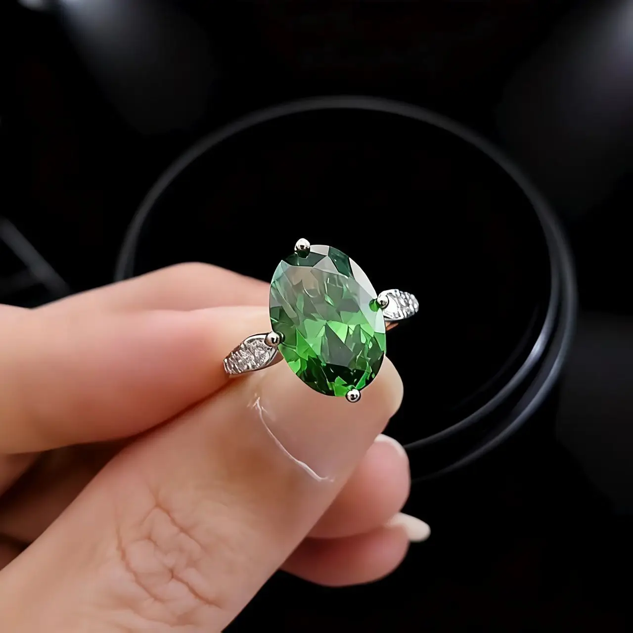 New fashion and luxurious jewelry set - green high-carat diamond open ring, round ruby and emerald ring for women