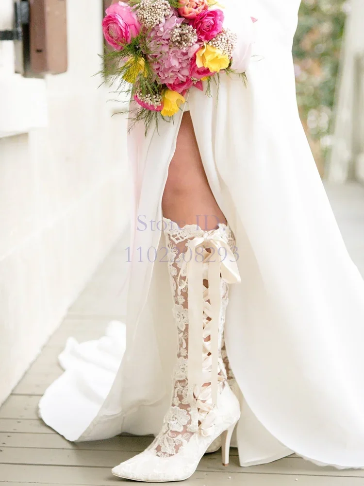 Белые кружевные сапоги до колена с перекрестной завязкой, элегантные современные новые осенние женские модные свадебные туфли с острым носком и шелковой лентой 2025 Белые кружевные сапоги до колена с перекрестной завязкой, элегантные современные новые осенние женские модные свадебные туфли с острым носком и шелковой лентой 2025