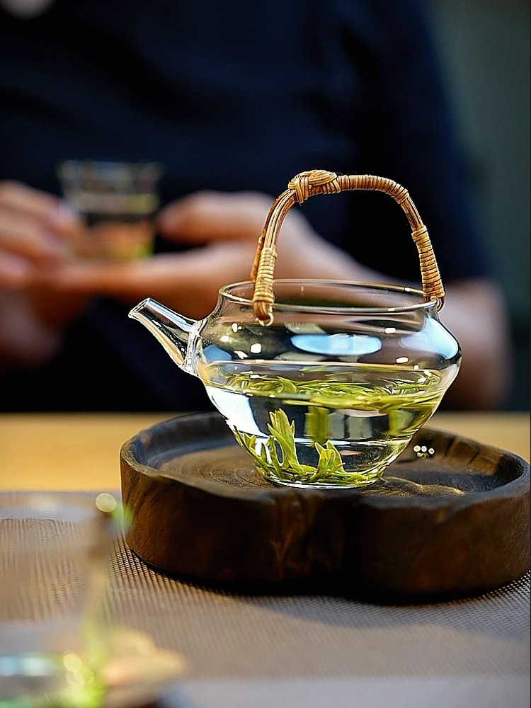 

Thickened Glass Dragon Well Green Tea Pot with Lid Creative Personalized Northern Beijing Style Vine Weaving Heat Resistant T...